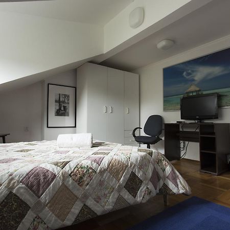Rent0Nline Brwinow Rooms المظهر الخارجي الصورة