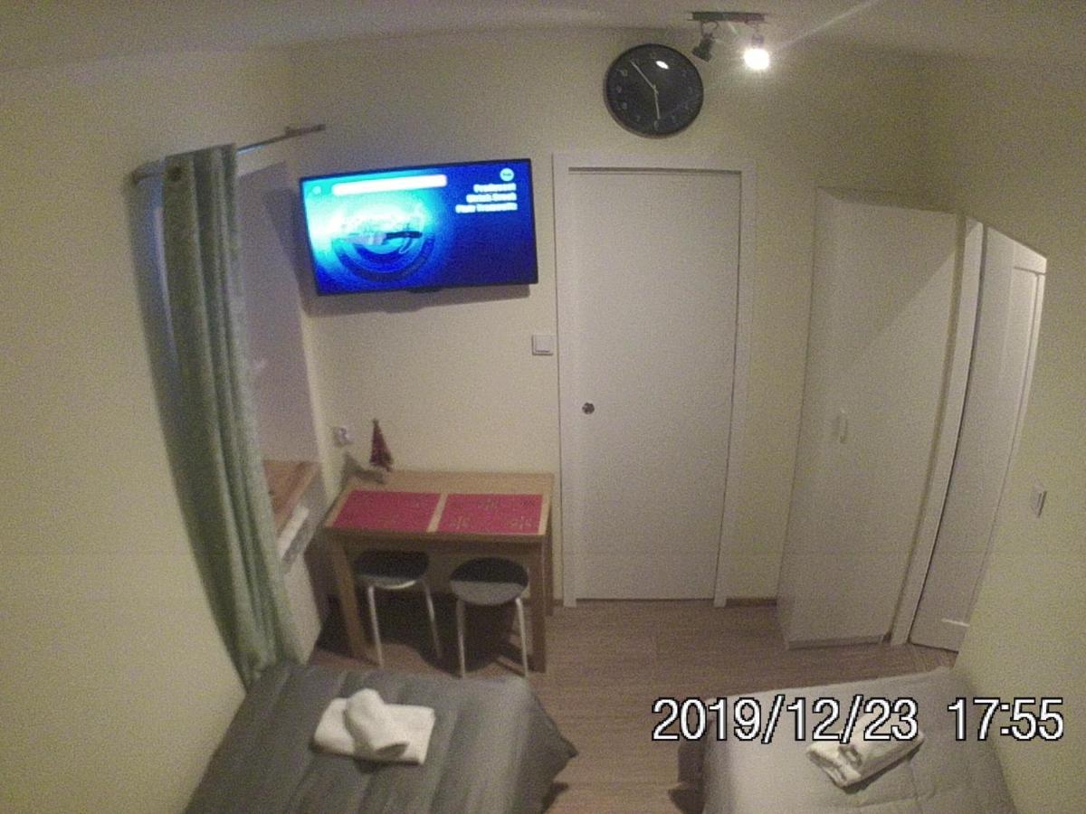 Rent0Nline Brwinow Rooms المظهر الخارجي الصورة