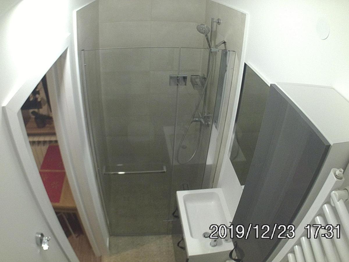 Rent0Nline Brwinow Rooms المظهر الخارجي الصورة