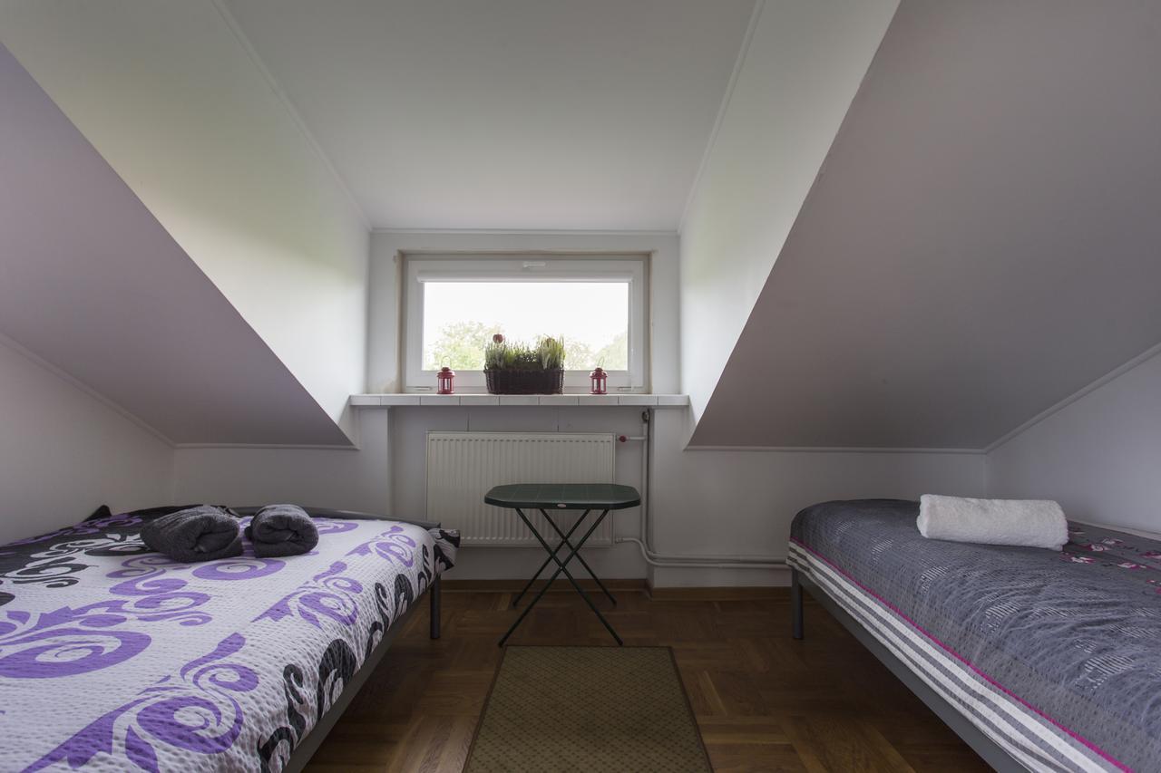 Rent0Nline Brwinow Rooms المظهر الخارجي الصورة