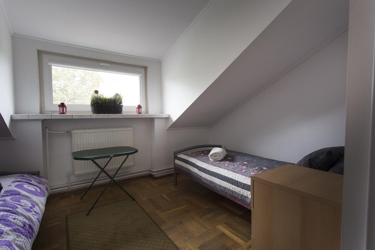 Rent0Nline Brwinow Rooms المظهر الخارجي الصورة